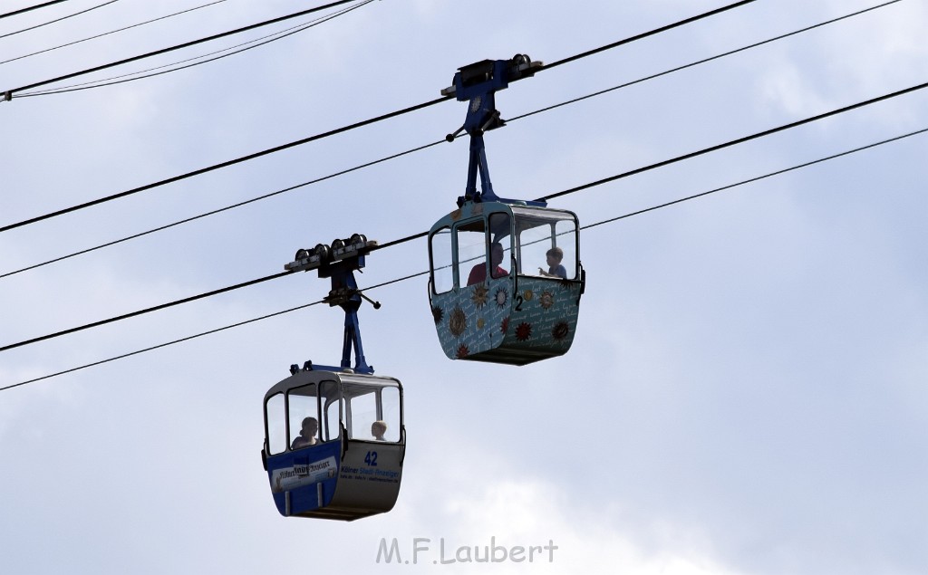 Koelner Seilbahn Gondel blieb haengen Koeln Linksrheinisch P107.JPG - Miklos Laubert